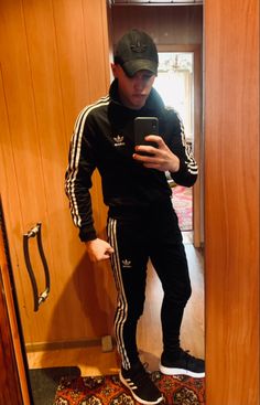 Takuache Outfits Guys, Scally Lads, Adidas Outfit Men, Bad Boy Style, Adidas Tracksuit, Gym Pants, Adidas Outfit, Denim Jeans Men, Gym Outfit