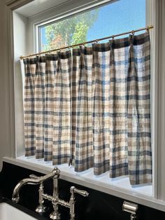 a kitchen window with the words how to make pinch pleat cafe curtains