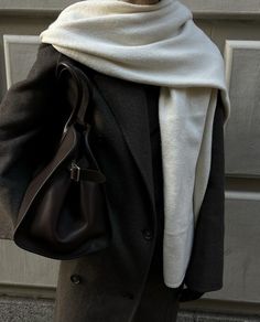 Winter Outfits Neutral, Everyday Winter Outfits, Minimal Winter Outfit, The Row Margaux Bag, Margaux Bag, Outfit Ideas Everyday, Outfits Neutral, Outfits For Winter, Neutral Outfits