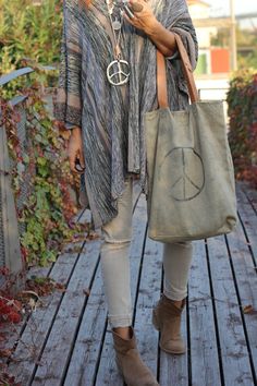 fall colours shilaba Black Pinterest, Estilo Hippy, Mode Hippie, Fall Colours, Womens Fashion Casual Winter, Estilo Hippie, Womens Fashion Casual Spring, Peace Signs, Spring Jewelry