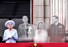 queen elizabeth and prince edward duke of edinburgh on the balcony of buckingham palace