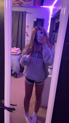 Cute Hoodie And Shorts Outfits, Weekend Hangout Outfit, Lazy Summer Fits, Cute Outfits Shorts, Basic White Girl Aesthetic, Cute White Girl, Cute Hoodie Outfit, Brandy Hoodie