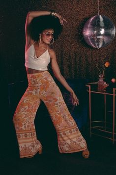 Funk Disco Outfit For Women, Disco Funk Outfit 70s Fashion, 70s Disco Fashion Women 1970s Platform Shoes, Gold Disco Outfit, 70s Funk Outfit, Black Women In The 70s, Women In The 70s, 70s Disco Party Outfit, 70's Outfits