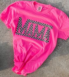 This DTF screen print checkered MAMA shirt is going to be your new favorite shirt! It is super comfy and a perfect staple for your closet! *neon pink & lagoon blue pictured.  Comfort Colors: - Unisex Sizing - Size down for smaller fit & up for larger fit - 100% ring-spun cotton Shirt colors may vary slightly.  SHIRT CARE: - Machine Wash Cold inside-out - Lay flat or hang dry - Avoid dryer at high heat Plaid Cotton Tops With Letter Print, Casual Plaid T-shirt With Graphic Print, Pink Lagoon, Silly Shirt, Casual Outfit Inspiration, Mama Tee, Trendy Tee, Trendy Shirts