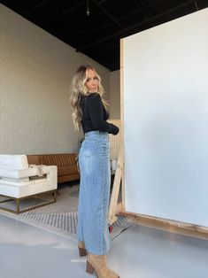 Denim Long Skirt Outfit, Denim Skirt Outfit Fall, East Coast Fashion, Outfits Church, Midi Denim Skirt, Jean Skirt Outfits, Denim Skirt Outfits, Maxi Outfits, Long Denim Skirt