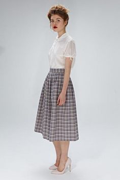 Women Skirt, Wool Skirt, Winter Skirt❃ The power of a beautiful skirt is not to be underestimated. The right skirt can transform your confidence and break hearts from across the room. Unlock that power with this simply beautiful 1950s skirt .❃ This plaid tea-length skirt will quickly become a versatile wardrobe staple. The clean and simple design of this mid-calf-length skirt looks professional in an office setting when paired with a blouse or formal top. When worn as everyday or evening wear, t Professional Outfits Skirt, Women Midi Skirt, Taller Clothes, Vintage Style Skirts, 1950s Skirt, Formal Top, Skirt Winter, Tea Length Skirt, Skirt Wool