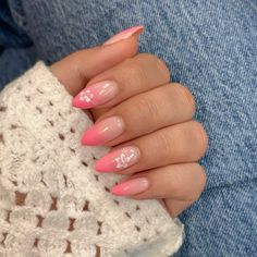 Ombre pink nails with flowers Ombre Nail With Flower, Ombre Nails Flower Design, Pink Ombre Nails With Flowers, Summer Nails Pink Flowers, Ombré Flower Nails, Summer Nails 2024 Flowers, Summer Nails Pink Flower, Ombré Nails With Flowers