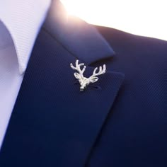 "Now, we are no Expecto Patronum-experts but we can confidently say that you can now expect a completed look! This silver buck does indeed have a certain magic to it. Allow it to put a spell on your outfit." Boys Dressing Style, Wolf And Badger, Trims And Accessories, Men Brooch, Tie Jewelry, Men's Brooch, Blazer Outfits Men, Expecto Patronum