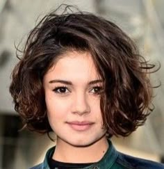 Stacked Inverted Bob, Inverted Bob Haircut, Short Curly Bob Hairstyles, Short Wavy Haircuts, French Bob, Thick Wavy Hair, Curly Hair Photos, Wavy Bob Hairstyles