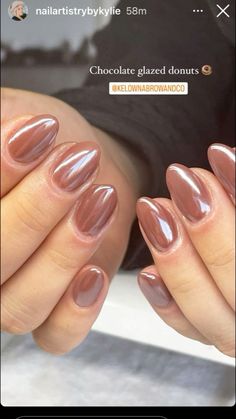 Almond On Natural Nails, Glaze Chocolate Nails, Nails 2023 Trends Shellac, Transition Season Nails, Fall Dipped Nails Ideas Almond, Minimal Elegant Nails, Earth Tones Nail Art, Autumn Biab Nails 2023, Chocolate Brown Glazed Nails