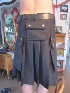 cargo kilt instructable Sewing Men, Leather Kilt, Medieval Garb, Steampunk Clothing, Men Clothes, Love Sewing