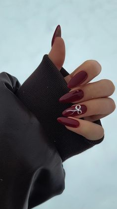 red wine nails Best Friend Nails Ideas, Nails Inspo 2023, Red Wine Nails, Natural Nails Manicure, Beautiful Nail Polish, November Nails, Beige Nails, Shellac Nails