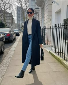 Hannah Cocobeautea, Hannah Outfits, Petite Winter Outfits, Vinter Mode Outfits, Mantel Outfit, How To Look Expensive, Winter Fashion Outfits Casual, Paris Mode, Effortless Outfit