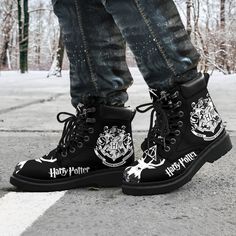 Harry Potter Timbs Boots Custom House Badge For Fan-Gear Wanta Timbs Boots, Harry Potter Shoes, Harry Potter Room Decor, Harry Potter Merchandise, Harry Potter Outfits, Custom Boots, Boot Shoes, Boots Casual, Custom Badges