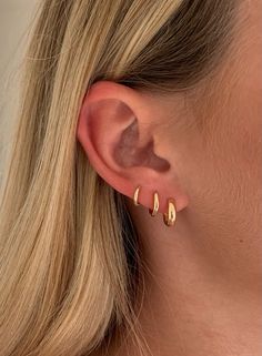 Ušný Piercing, Classy Jewelry, Stacked Jewelry, Jewelry Lookbook, Girly Jewelry, Dream Jewelry, Jewelry Inspo