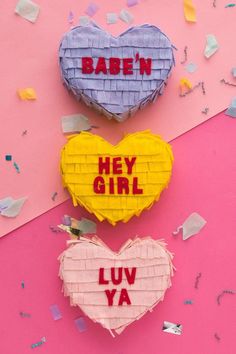 valetines day diy home decor Heart Piñata, Keto Valentines, Valentines Day Crafts, Valentines Recipes Desserts, Valentinstag Party, Galentines Party, Valentine Desserts, Conversation Heart, Valentines Day Food