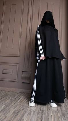 Muslim Pfp, Simple Hijab, Muslim Outfits Casual, Modest Dresses Casual, Gym Clothes Women, Muslimah Aesthetic, Muslim Outfits, Abaya Designs, Arab Fashion