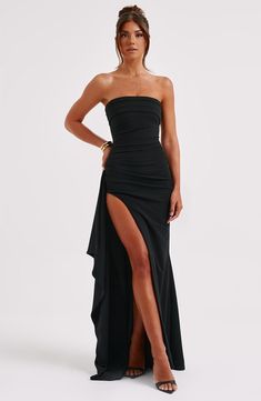 Feel like a siren in Zafira, our timeless maxi made in luxury double stretch crepe that moulds to your body for a heavenly fit. With a strapless neckline and ruched detailing, this showstopping look has a thigh high split and drape ruffle to one side. Colour: Black. Luxury double stretch crepe. Strapless. Ruched detailing. Moulds to body figure. Thigh high split. Drape ruffle detail. Maxi length. Model is an XS and is wearing an XS. Black Tie Maxi Dress, Split Long Dress, Satin Style, Irregular Dress, 파티 드레스, Boat Neck Dress, Tube Top Dress, Pleated Maxi Dress, Pleated Maxi