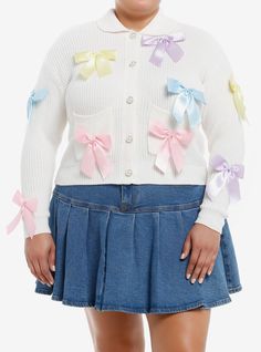 Your look is missing some bows! Sweeten up your style with this knit cardigan  featuring pearlescent buttons down the center  a soft collar  and 3D pastel bow appliqués all over the front and on both sleeves.100% acrylicWash cold; dry flatLength: 33"Stretchy materialDecorative buttons3D bow appliquésImportedModel is 5'10"Model wears size 1 Yume Kawaii Fashion, Coquette Things, Coquette Clothing, Pastel Bows, Plus Size Hot, Collared Cardigan, Hello Kitty House, Cardigan Plus Size, Outfit Inso