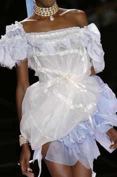 John Galliano Spring 2004 - Details...... Dorothy Dandridge, Little Bo Peep, Bo Peep, Moda Chic, Couture Runway, Naomi Campbell, John Galliano, Black Power