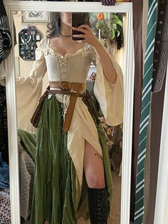 #fantasy #fantasyoutfit #elf #hobbit #renfaire The Hobbit Clothes, Winter Ren Faire Outfits, Renfaire Outfit Princess, Renfaire Elf Outfit, Dnd Cosplay Female, Renn Faire Outfit Ideas, Renfaire Outfit Ideas, Renfaire Outfits, Renn Faire Outfit