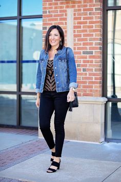 Jo-Lynne Shane styling a tiger print sweater tank with black jeans and a denim jacket. Could sub black ankle pants Denim Jacket Women Outfit, Spring Denim Jacket, Tiger Sweater, Jolynne Shane, Fashion For Women Over 40, Black Slacks, A Tiger