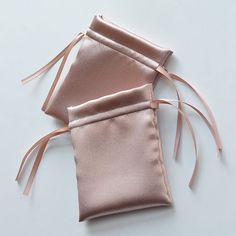 Drawstring Bag Diy, Diy Hair Scrunchies, Drawstring Gift Bag, Jewelry Pouches, Bag Jewelry, Small Gift Bags, Satin Bags