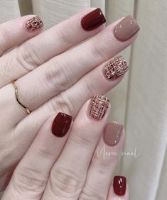 Nail Art Maroon Glitter, Nail Art Simple Elegant Classy Maroon, Nail Art Merah Maroon, Nail Art Simple Elegant Classy, Nail Art Kuku Pendek, Nail Art Simple Elegant, Nail Art Simple