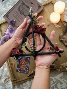 Dark Cottagecore style Magic home decor 🔮 HP wizard theme 🔮 Witchy style 🔮✨ Witchy House Decor Diy, Cottagecore Witch Decor, Witchy Crafts Diy Projects To Sell, Witchy Things To Sell, Witchy Resin Crafts, Diy Witchy Gifts, Diy Fantasy Decor, Diy Witchy Crafts, Witchy Diy Decor