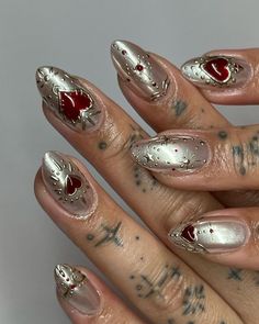 Cool Nail Patterns, Inspo For Nails, Tarot Cards Nails, Maneater Nails, Astarion Nails, Nail Art Grunge, Clock Nails, Tarot Nails, Lana Del Rey Nails