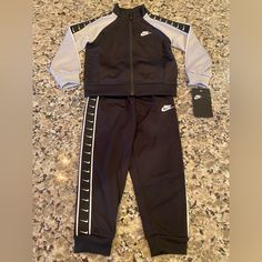 Nwt Nike Jumpsuit Size Children’s 24m Nike Baby Girl Outfits, Nike Toddler Girl Outfits, Nike Sweat Suit, Nike Jumpsuit, Reborn Clothes, Nike Onesie, Baby Boy Nike, Nike Set, Toddler Jumpsuit