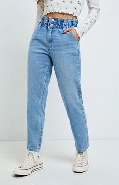 Paperbag Jeans, Looks Jeans, Jeans Pacsun, Blue Mom Jeans, Women Aesthetic, Jeans Women, Teen Fashion Outfits, Pop Fashion