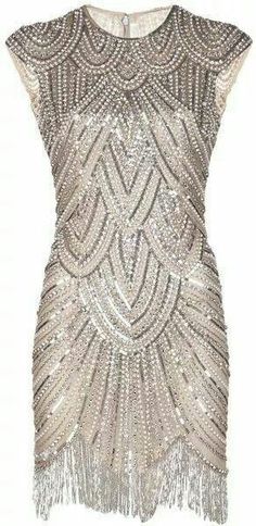 Stunning art deco dress Eve Fashion, 1920s Flapper Dress, Beaded Cocktail Dress, Naeem Khan, Eve Dresses, Vestidos Vintage, Fringe Dress, 1920s Fashion, Moda Vintage