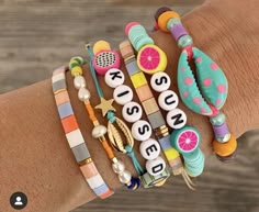 Pulseras Kandi, Bead Bracelet Ideas, Preppy Jewelry, Beaded Necklace Diy, Bead Charms Diy