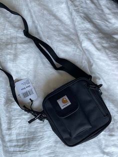 Carhartt Bag Wip, Carhartt Small Bag, Crossbody Bag Carhartt, Carhartt Wip Essentials Bag Outfit, Crossbody Black Bag, Carhartt Crossbody Bag Outfit, Carhartt Wip Bag Outfit, Carhartt Bag Aesthetic, Crossbody Carhartt