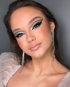 Fancy Makeup For Brown Eyes, Silver Glam Makeup, Glam Rock Makeup, 2024 Makeup, Glitter Makeup Looks, Silver Makeup, Drag Make-up, Dance Makeup, Retro Makeup