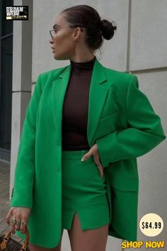 Elegant Green Single-Breasted Long Sleeve Blazer This elegant green long blazer is single-breasted and has a black button design. Verde Bottega, Mini Skirt Suit, Blazer And Skirt Set, Blazer Mini Dress, Leisure Suit, Blazer And Skirt, Big Pocket, Suit Coat, Green Blazer