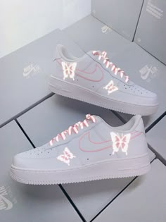 Custom Nike Air Force 1 with Reflective Two Tone Butterfly Design. This is a reflective material which shows the effect shown in the picture when pointed with a flash, please refer to both pictures to see the difference. When the material is not reflective, it is a grey color. It will reflect as light hits the design from different angles. Each Pair includes an extra pair of Reflective Laces as shown in the picture. All custom sneakers are made to order, please allow 3-4 weeks for your item to b Custom Shoes Diy, Nike Shoes Air Force, Trendy Shoes Sneakers, Nike Shoes Girls, Nike Fashion Shoes, Preppy Shoes, Jordan Shoes Girls, All Nike Shoes, Personalized Shoes