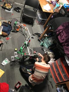 Grant Kobes.  Builds Vex U robot in dorm at UTK. Robotics Club Aesthetic, Josh Sauchak, Cs Aesthetic, Vex Robotics Design, Robotic Engineer, Theo Aesthetic, Engineering Aesthetic, Coder Girl