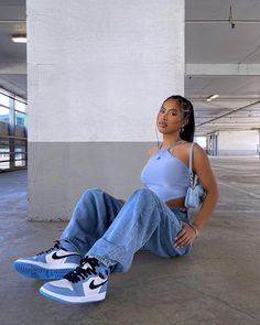 Streetwear Inspiration, Streetwear Fits, Streetwear Fashion Women, University Blue, Streetwear Outfit, College Outfits, Womens Fashion Trends, Cute Casual Outfits, Look Fashion