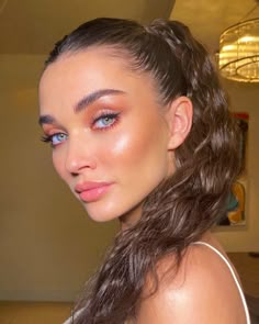 Nikki Makeup Instagram, Bronzy Glowy Makeup, Soft Makeup Look Natural, Nikki Makeup, Maquillage On Fleek, Make Up Foundation, Make Up Videos, Amy Jackson, Makeup Eyes