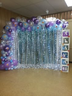 Ideas for little girl birthday party frozen Frozen Bday Party Ideas Decorations, Elsa Decorations Frozen Theme, Frozen Birthday Party Backdrop, Frozen Backdrop Ideas, Frozen Theme Party Decorations, Frozen Birthday Decorations