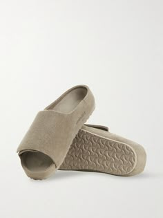 Birkenstock 1774 teams up with Fear of God on these 'Los Feliz' sandals for the kids. They're made from tactile suede and fitted with moulded cork footbeds. We have the sought-after adult sizes, too. Shoes With Dresses, Men’s Sandals, Suede Slides, Suede Sandals, Mens Sandals, Shoe Game, Shoe Collection