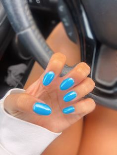 Cute Almond Acrylics, Nails That Make U Look Tan, Barbie Blue Nails, Gel Blue Nails Short, Blue Barbie Nails, Light Royal Blue Nails, Almond Nails Blue Chrome, Chrome Royal Blue Nails, Periwinkle Nails Chrome