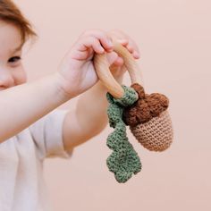 Add a touch of style to your baby's teething experience with The Blueberry Hill's cotton crochet rattle teether, that's shaped like an acorn. A perfect addition to any woodland-themed baby shower gift. Crochet Teether, Crochet Texture, Wood Crochet Hook, Baby Toys 6 Months, Crochet Nursery Decor, Infant Toys, Crochet Rattle, Crochet Nursery, Fall Crochet Patterns