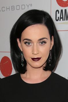 Katy Perry Kylie Jenner Hair Color, Modern Bob Haircut, Types Of Hair Color, Jenner Hair, Short Layered Bob Haircuts, Highlights For Dark Brown Hair, Hair Colour Design, Dark Brunette Hair, Dark Brown Hair Color