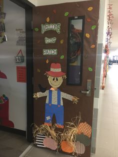 a door decorated to look like a scarecrow with the words welcome to our batch