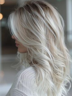 Stunning Platinum Blonde Hair: Short Styles with Lowlights, Ashy Tones, and Natural Shadow Roots Platinum Blonde Hair Short, Platinum Blonde Hair Ideas, Hair Short Styles, Blonde Dimensional Hair, Shadow Root Blonde, Blonde Hair Short, Blonde Transformation, Shadow Roots, Blonde Hair Ideas