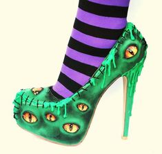 Extreme shoes - eyzz everywhere Horror Shoes, Painted Apparel, Ridiculous Fashion, Invisible Closet, Cartoon Items, Horror Fashion, Boot Art, Fantasy Shoes