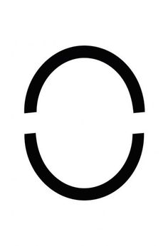 a black and white photo of the letter c